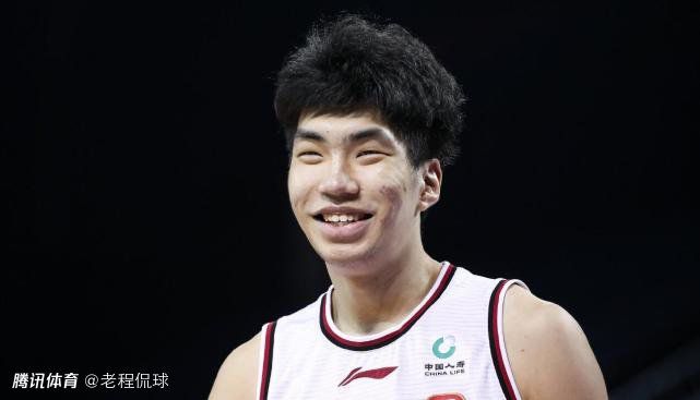 本赛季维尼修斯为皇马出战13场比赛，贡献6粒进球和4次助攻。